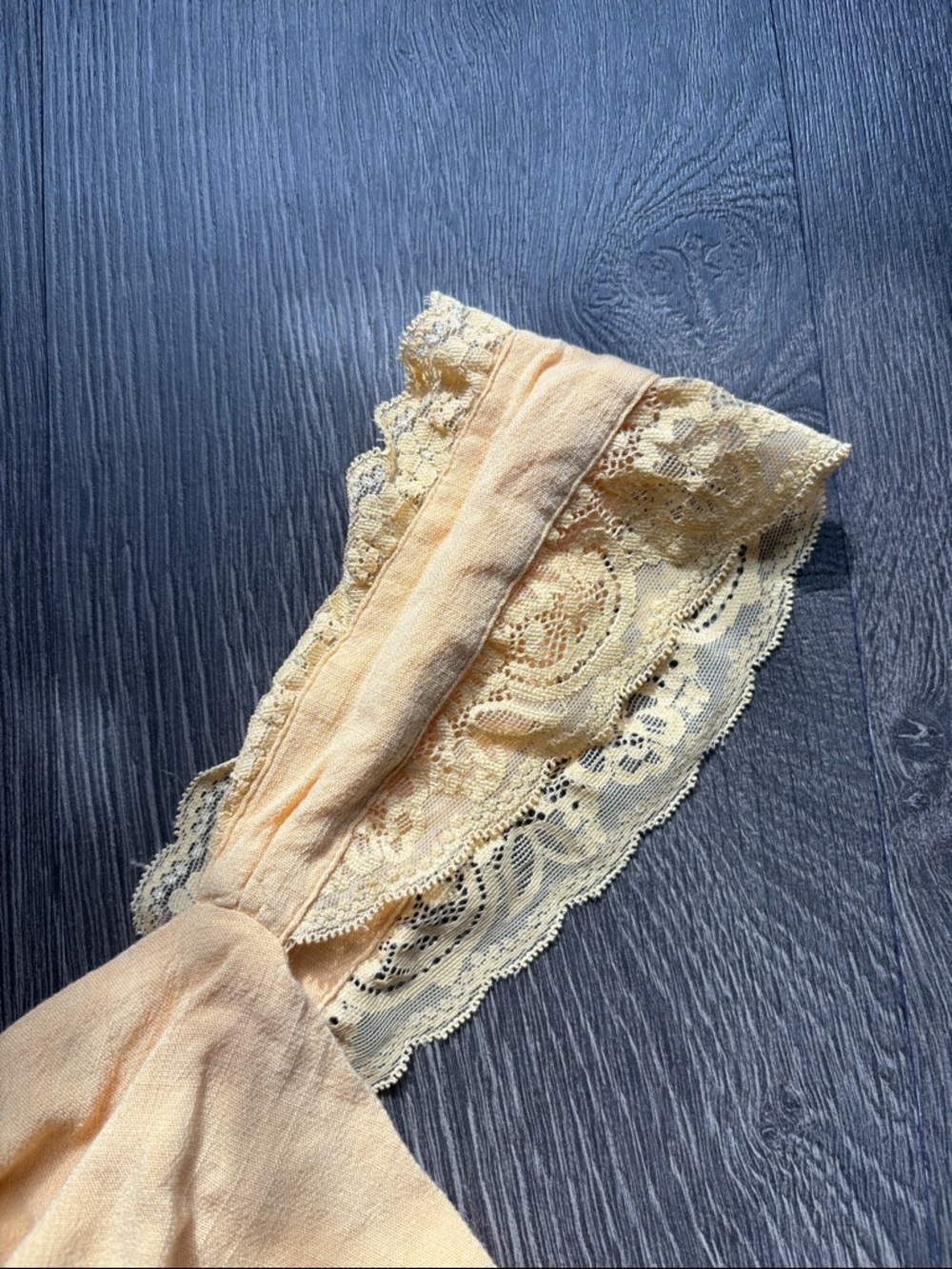 Light Yellow Lace-Trim Cropped Tie-Front Women’s Top Forever 21 - Size M - Picture 3 of 7